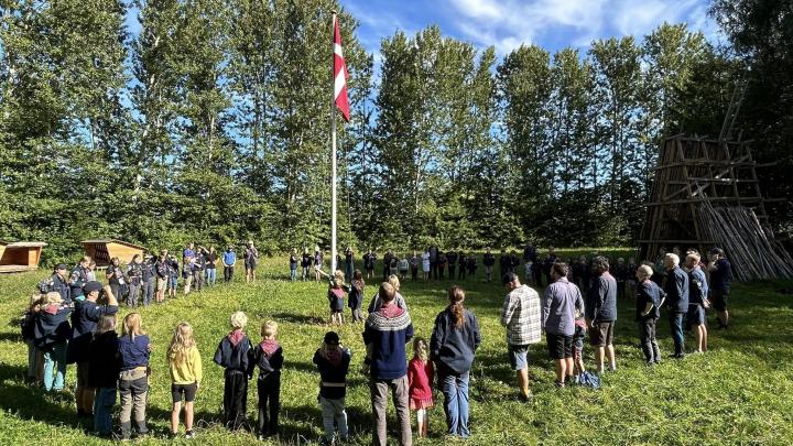 Start på spejdermøde rundt om flagstangen