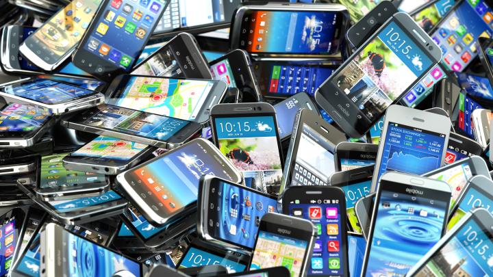 Mobiltelefoner i en bunke