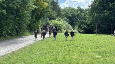 Minier ankommer til sommerlejr