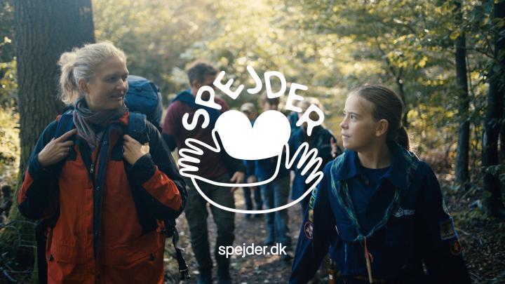 Billede fra spejderdagen, logo og spejdere